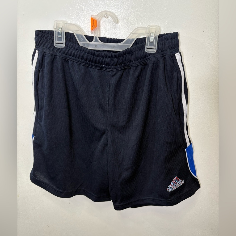 Sporty adidas shorts size large (new)